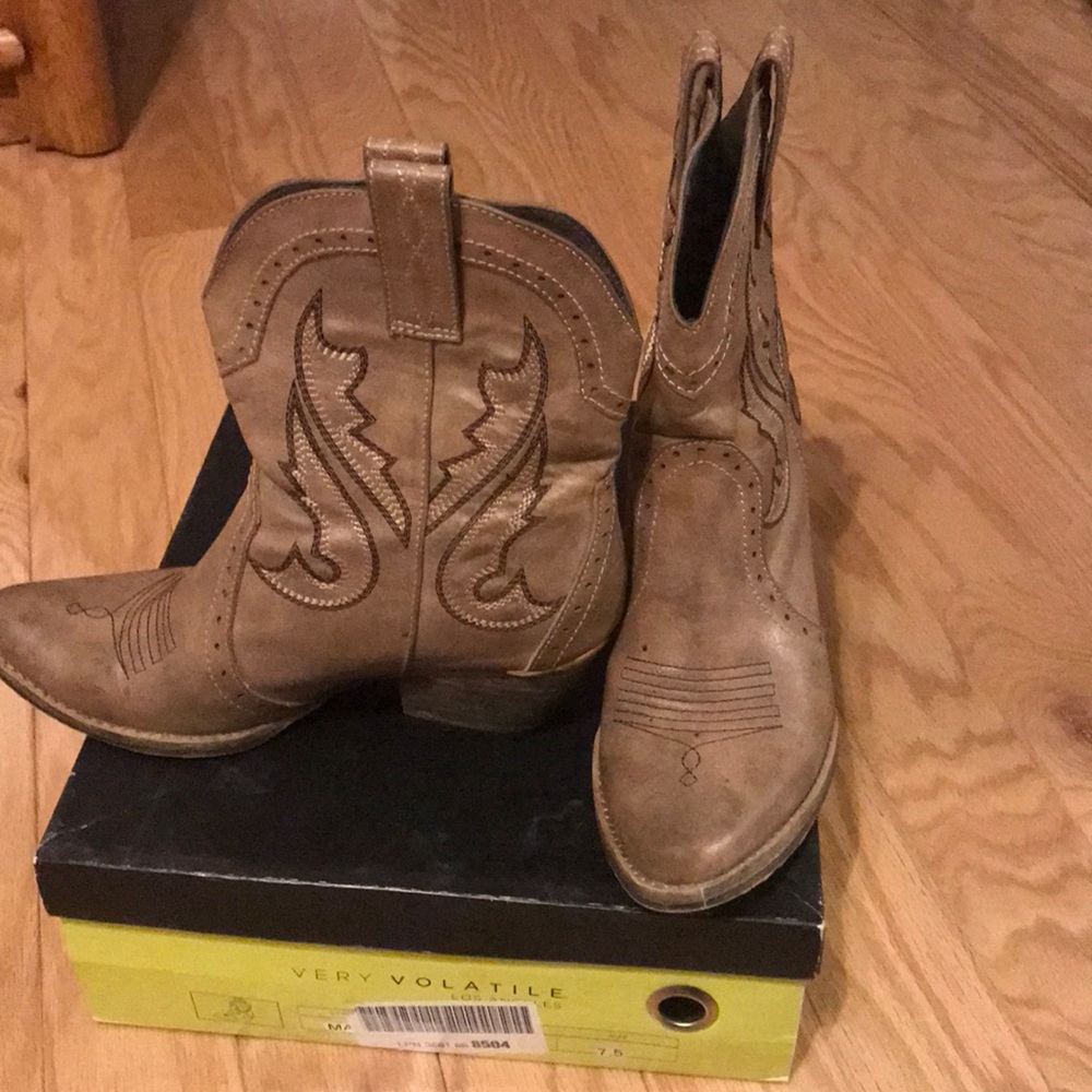 Short cowgirl boots!